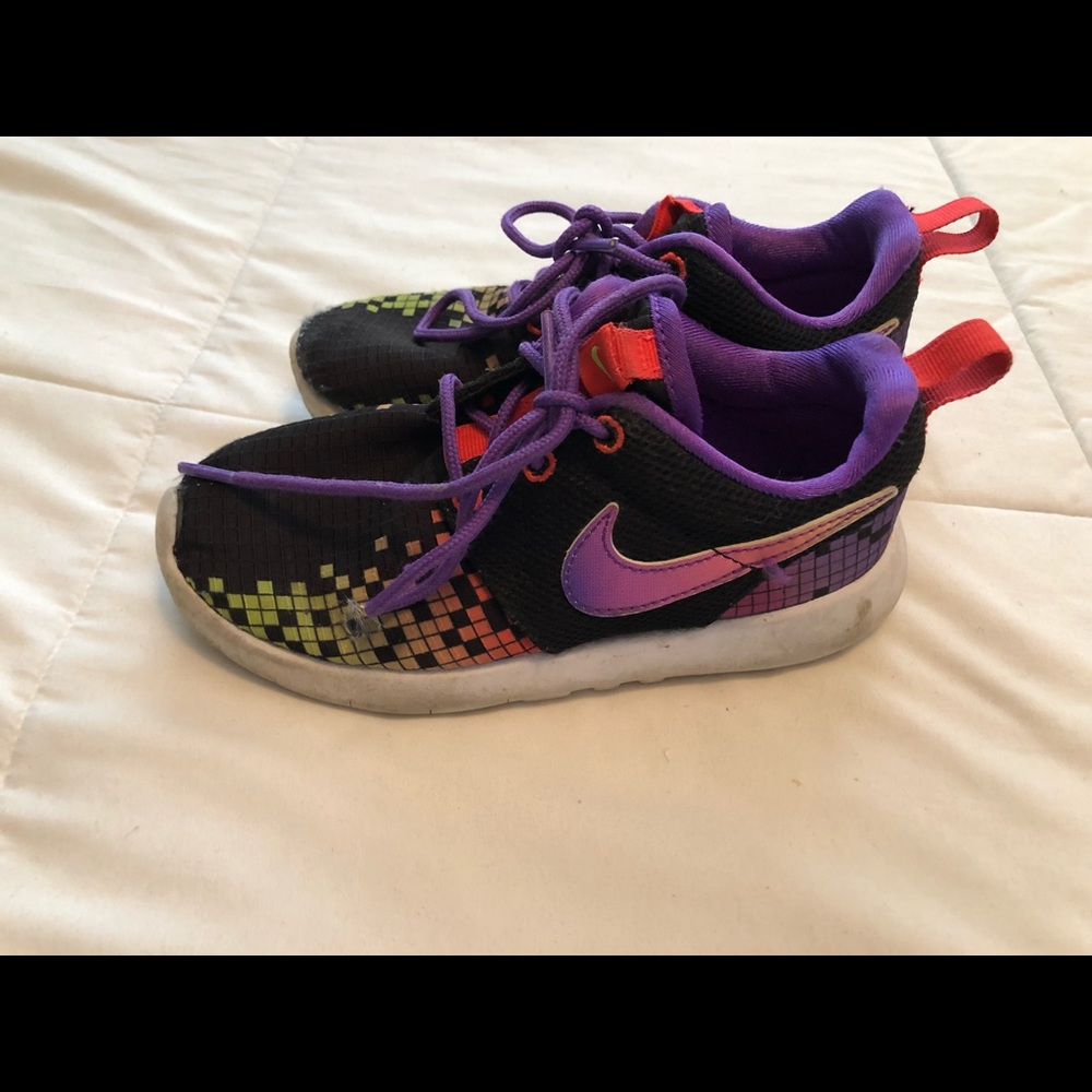 Girls Nike tennis shoes
